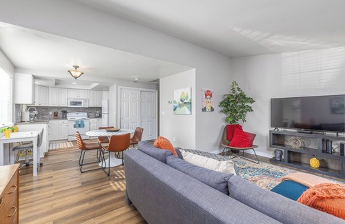 Tri-Cities House | Pets welcome! Charming 2-bedroom townhome in Kennewick w/Blazing WiFi + AC/Heat