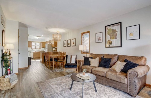 Lake Delton Condo | Peyton's Place at Tamarack - Great Location!