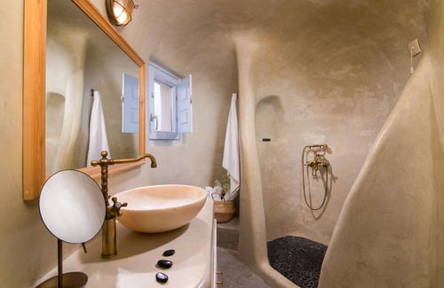 Oia Hotel | Pezoules of Oia