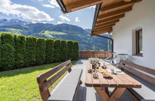 San Martino in Passiria Apartment | Pfandlerhof Ferienwohnung Rot