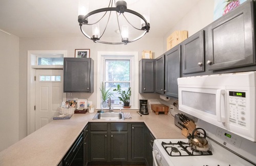 Manchester House | Pgh's Artist's Gallery B&B. Walk to All Games!