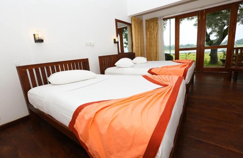 Polonnaruwa Hotel | Pharo Lake