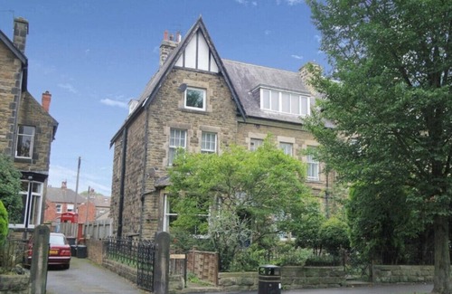 Harrogate Apartment | Pheasant's Hollow, traditional English 2 bed appt central Harrogate FREE PARKING
