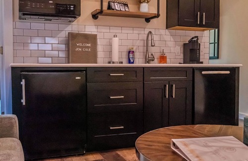 Wildwood House | Phoenix Cabin | Views, Fire pit, Outdoor Kitchen