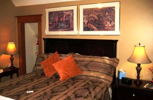Stettler Bed & Breakfast | Phoenix House B&B