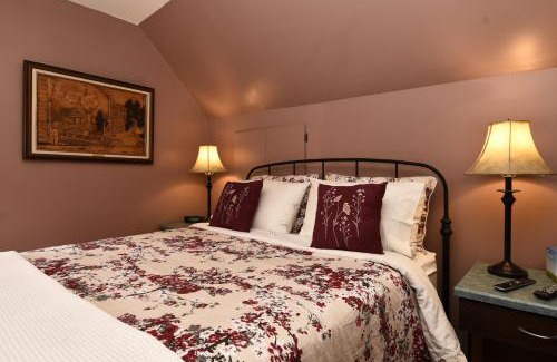 Stettler Bed & Breakfast | Phoenix House B&B