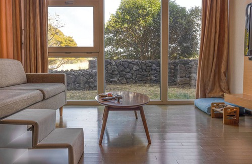 Seongsan Resort | Phoenix Island