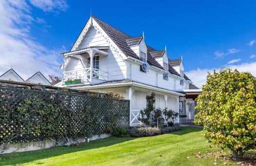 Waipahihi Apartment | Phoenix Thermal Resort - Taupo