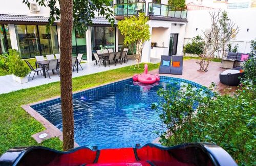 Nong Prue Villa | Phoenix Villa - Luxury Pool Villa with Entertainment Room - 15 minutes from Walking Street