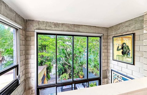 Hendricks and Venice Isles Apartment | Piano House Waterfront Retreat – 2BR Getaway