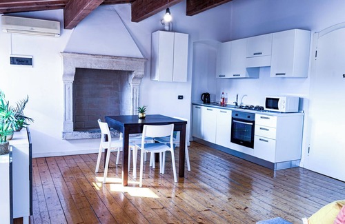 Verona City Centre Apartment | [Piazza Erbe] Rooftop free parking