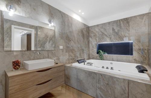 Vatican House | Piazza Mazzini Suite con Vasca Idromassaggio