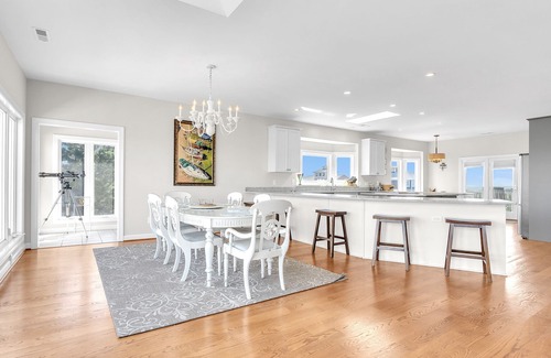 Caswell Beach House | Picayne: Spacious Floor Plan, Views from Ocean to Southport