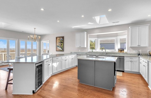 Caswell Beach House | Picayne: Spacious Floor Plan, Views from Ocean to Southport