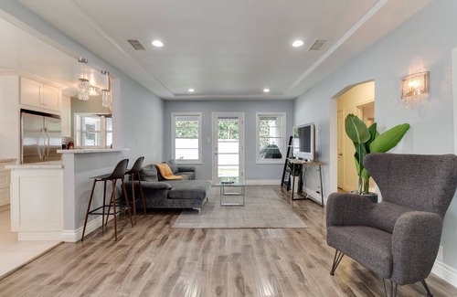Mid City House | Picfair Village Modern Glam House