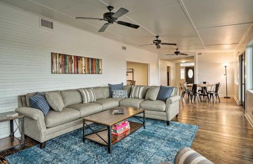 Schulenburg House | Pickleball Court and Pool Schulenburg Farmhouse