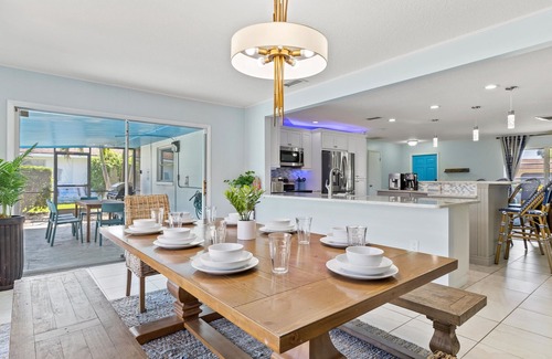 Bradenton House | Pickleball Escape! Pond! Private Pool! Foosball