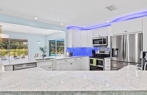 Bradenton House | Pickleball Escape! Pond! Private Pool! Foosball