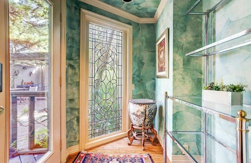 Greater East End House | Pickleball | Hottub| Basketball | 6000sqft | Bar