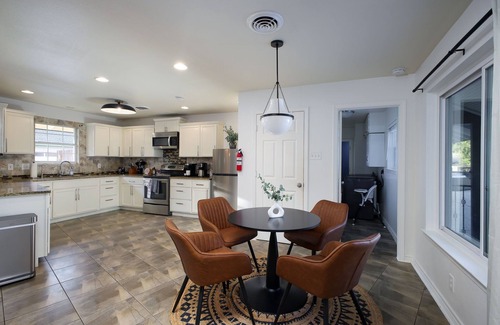 Castle Hills House | Pickleball, Pool & Fun Family Retreat Sleeps 16
