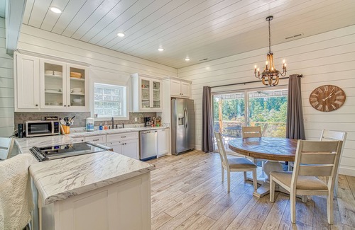 Waterloo House | Pickwick Lake Vacation Rental (Sleeps 8-10) 3 BR,2 bath