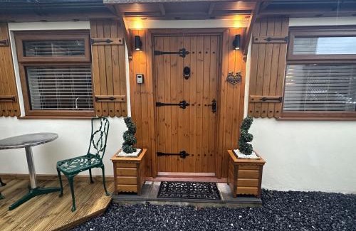 Llanddowror House | Picton Cottage Studio - A beautiful newly refurbished annexe with handmade features