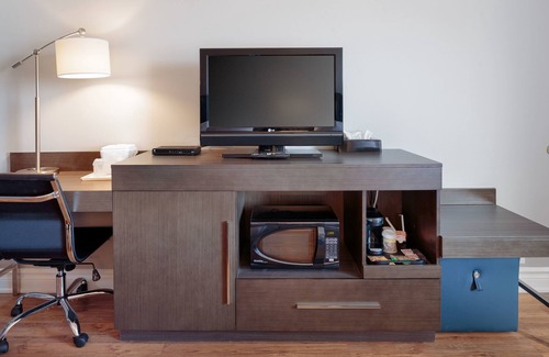 Prince Edward Hotel | Picton Harbour Inn