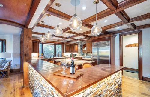 Mountain Village House | PICTURE PERFECT- Stunning Ski-In/Out Trailside Manor Perfect for Groups