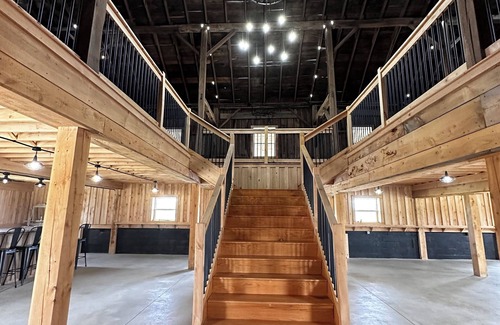 Ashtabula House | Picturesque Barn property.