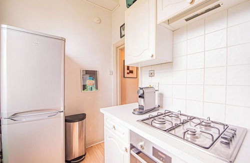 Regent's Park Apartment | Picturesque Flat in Camden Town