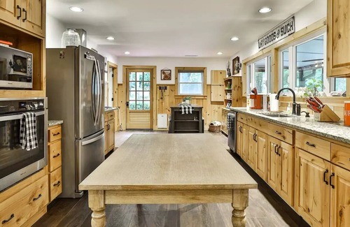Morganton House | Picturesque Lake Hideout, Fire Pit & Hot tub!