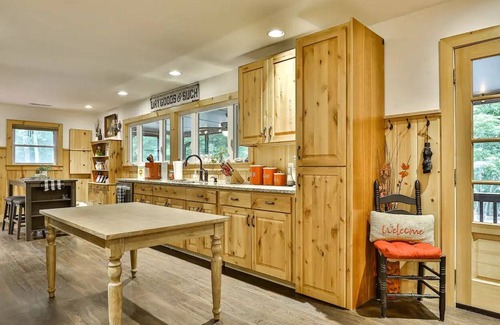 Morganton House | Picturesque Lake Hideout, Fire Pit & Hot tub!