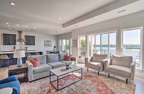 Stratford Cottage | Picturesque Moses Lake House w/Boating Dock