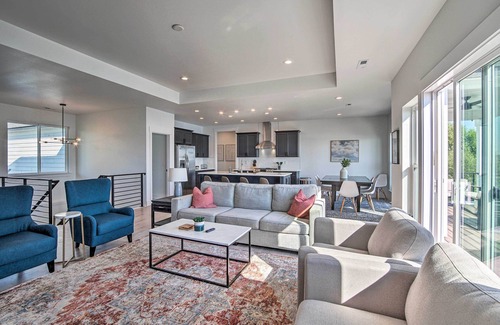 Stratford Cottage | Picturesque Moses Lake House w/Boating Dock