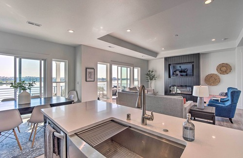 Stratford Cottage | Picturesque Moses Lake House w/Boating Dock