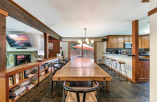 Tahoe Tavern House | Pier|Beach|Tennis|Pickleball|Walk to Town