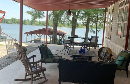 Ferriday House | PIER HAPPINESS on Lake Concordia Lakefront Rental!