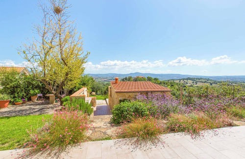Campagnatico Villa | Pietra Bianca - Three Bedroom Villa, Sleeps 6