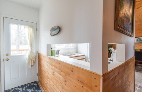 Selwyn Cottage | Pigeon Lake Lakefront Cottage