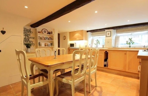 Stow-on-the-Wold Cottage | PIKE COTTAGE, family friendly, with open fire in Stow-On-The-Wold