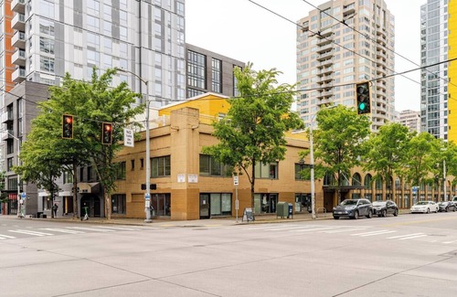 Belltown House | Pike Market Millionaire's Oasis: 3-Bedroom Seattle Sky Palace
