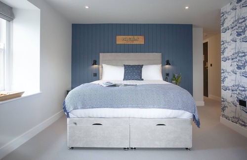 Brixham Hotel | Pilgrim, Maritime Suites - a suite that sleeps 2 guests in 1 bedroom