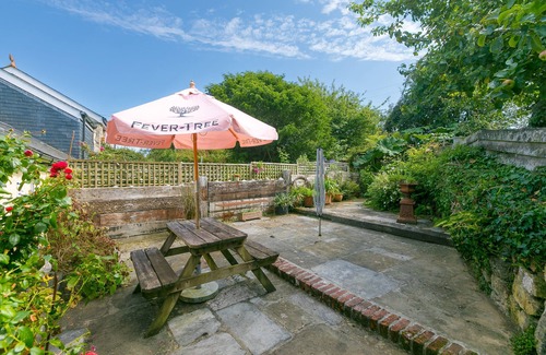 Saint Erth Praze House | Pilgrims Barn – Hayle – On-Site Parking – Courtyard Garden