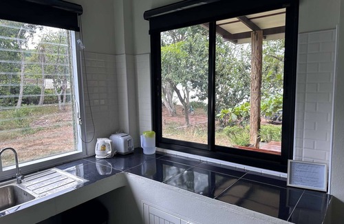 Nuea Khlong Villa | Piman Pu Arthouse 2 kingsize bedrooms with a/c - shared bathroom - 4 persons max