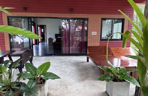 Nuea Khlong Villa | Piman Pu Arthouse 2 kingsize bedrooms with a/c - shared bathroom - 4 persons max