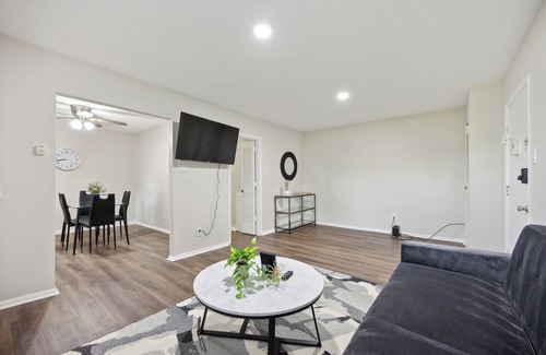 Newark Apartment | Pine Brook 1202 I Pool Gym I Free Parking !