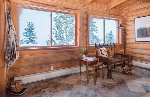 Summit Park Cabin | Pine by AvantStay | Magnificent Private Log Cabin w/ Veranda Mtn Views & Hot Tub