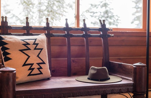 Summit Park Cabin | Pine by AvantStay | Magnificent Private Log Cabin w/ Veranda Mtn Views & Hot Tub