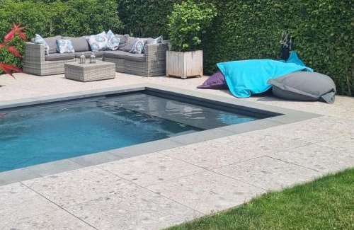 Sart-lez-Spa Apartment | PINE COTTAGE- 5 minutes Francorchamps - charme -piscine-calme-jardin