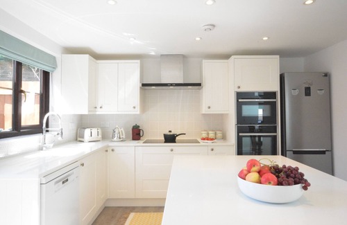 Melton Cottage | PINE COTTAGE, pet friendly, with open fire in Woodbridge